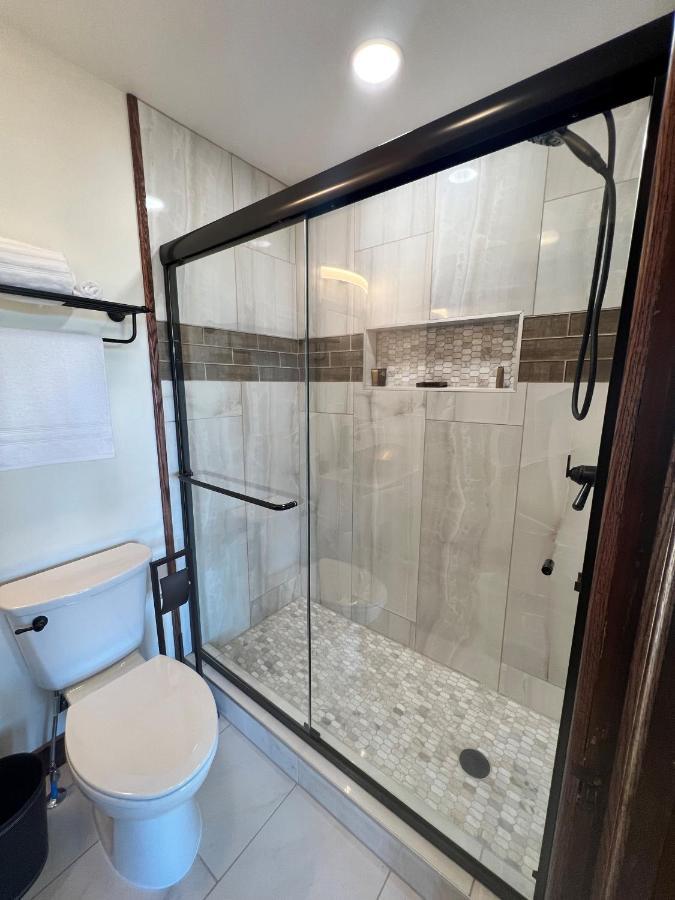 Monterey Inn Экстерьер фото